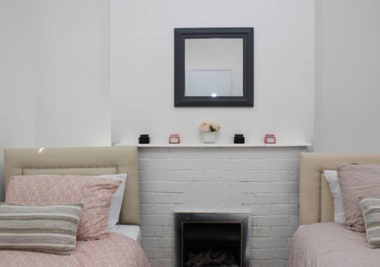 Newly Refurbished 3 Bed 2.5 Bath House In Staines Villa Exterior foto